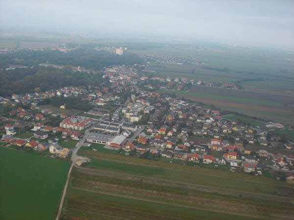 Blick über den Ort Schönau an der Triesting
